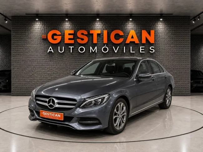 Mercedes-Benz Clase C 2015 en 4 islas · CEC