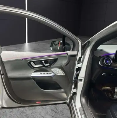 Mercedes-Benz EQE SUV 2023 · foto 12