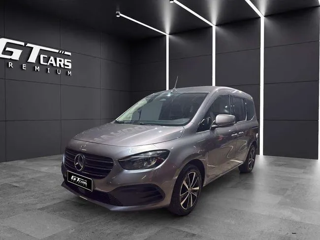 Mercedes-Benz Clase T 2023 en 2 islas · CEC