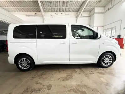 Peugeot Traveller 2019 · foto 4