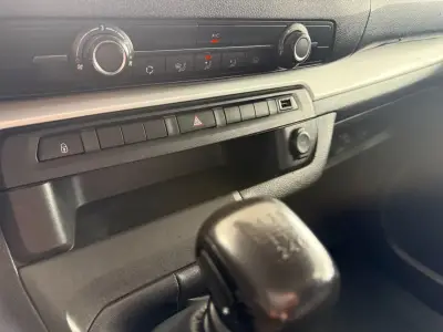Peugeot Traveller 2019 · foto 17