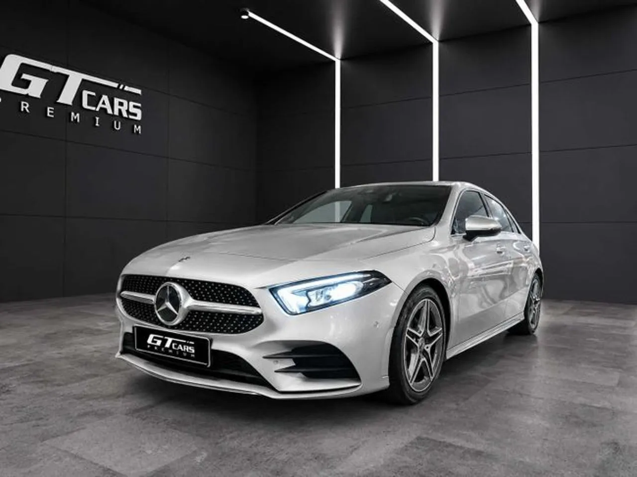 Mercedes-Benz Clase A 2022 en 2 islas · CEC