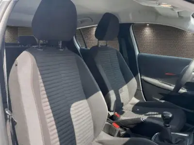 Peugeot 208 2022 · foto 12