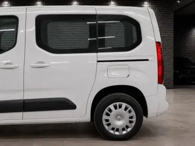 Opel Combo 2023 · foto 8