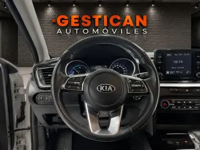 KIA Xceed 2021 · foto 17