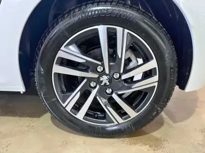 Peugeot 208 2020 · foto 8