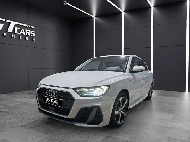 Audi A1 2023 en 2 islas · CEC