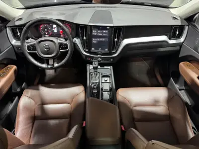 Volvo XC60 2018 · foto 9