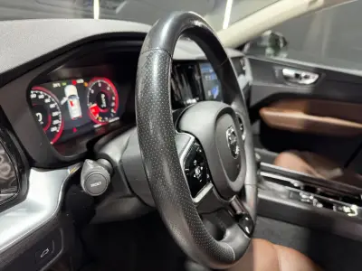 Volvo XC60 2018 · foto 8