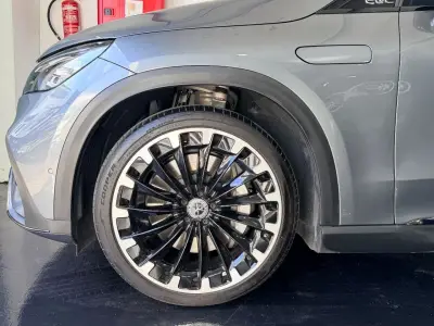 Mercedes-Benz EQE SUV 2023 · foto 16