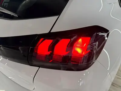 Peugeot 208 2022 · foto 14