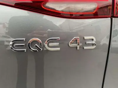 Mercedes-Benz EQE AMG 2023 · foto 12
