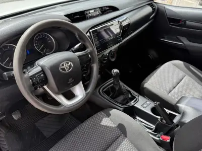 Toyota Hilux 2019 · foto 8