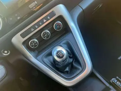 Mercedes-Benz Clase T 2023 · foto 14