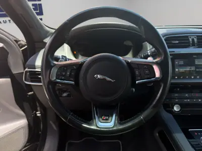 Jaguar F-Pace 2017 · foto 9