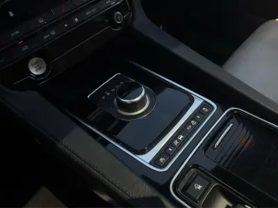 Jaguar F-Pace 2017 · foto 10