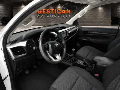 Toyota Hilux 2021 · foto 8