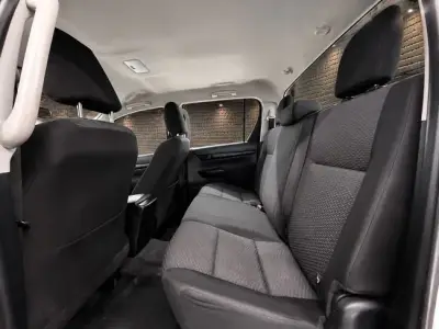 Toyota Hilux 2021 · foto 11