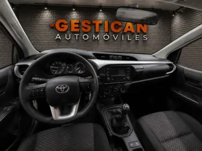 Toyota Hilux 2021 · foto 10
