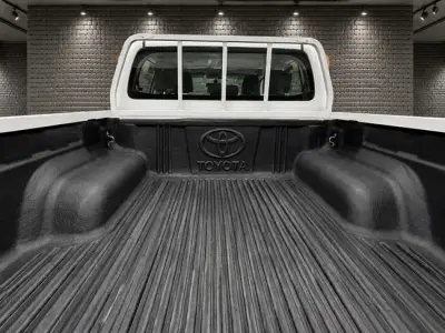Toyota Hilux 2021 · foto 6