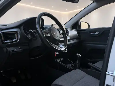 KIA Stonic 2023 · foto 11