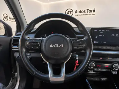KIA Stonic 2023 · foto 10