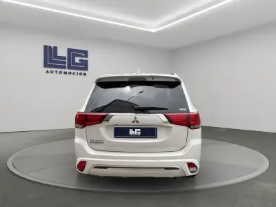 Mitsubishi Outlander 2021 · foto 5