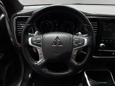 Mitsubishi Outlander 2021 · foto 13