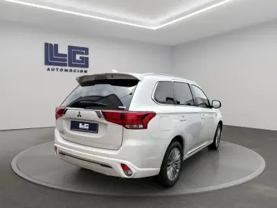 Mitsubishi Outlander 2021 · foto 4