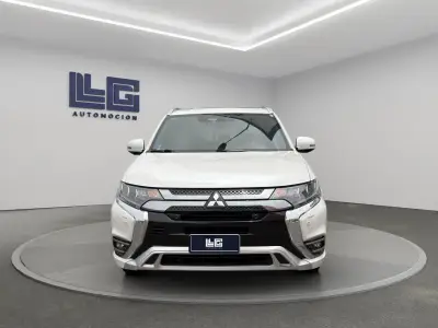 Mitsubishi Outlander 2021 · foto 2