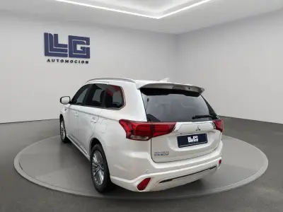 Mitsubishi Outlander 2021 · foto 8
