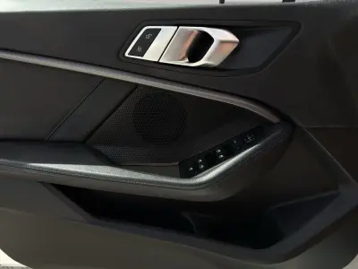 BMW Serie 1 2021 · foto 16