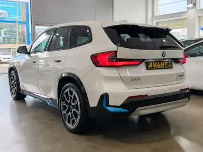 BMW iX1 2023 · foto 7