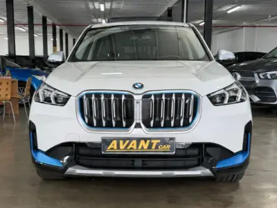 BMW iX1 2023 · foto 2