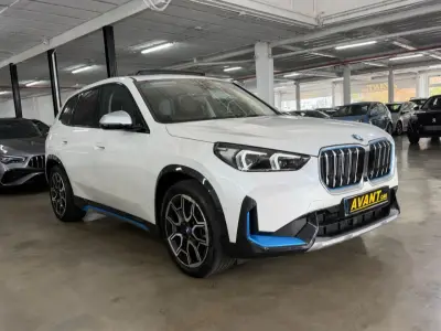BMW iX1 2023 · foto 3