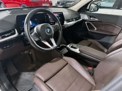BMW iX1 2023 · foto 10