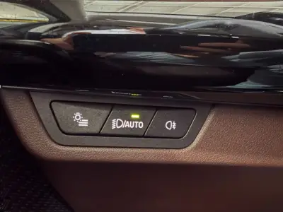 BMW iX1 2023 · foto 16