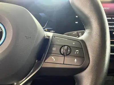 BMW iX1 2023 · foto 18