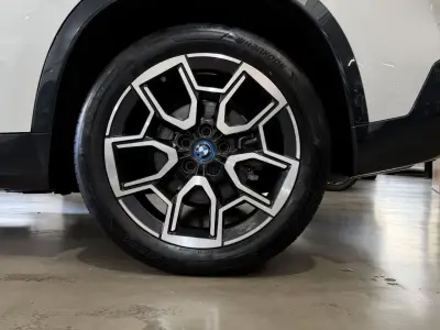 BMW iX1 2023 · foto 9