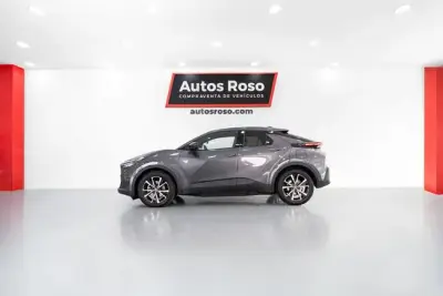 Toyota C-HR 2025 · foto 2