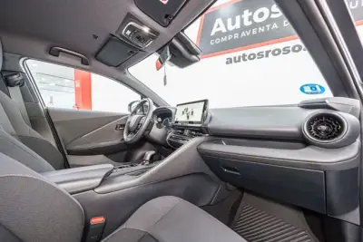Toyota C-HR 2025 · foto 6