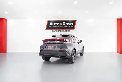 Toyota C-HR 2025 · foto 3