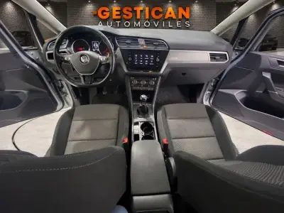 Volkswagen Touran 2018 · foto 9