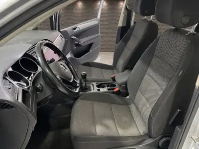 Volkswagen Touran 2018 · foto 13