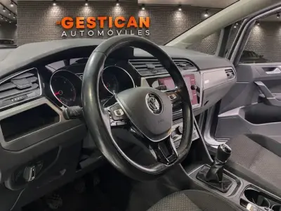 Volkswagen Touran 2018 · foto 8