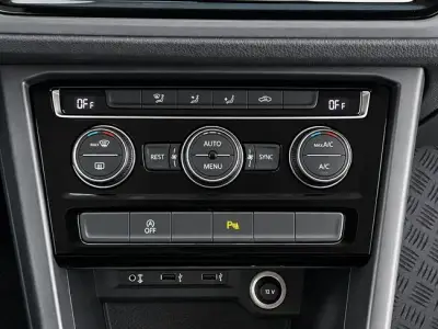 Volkswagen Touran 2018 · foto 16