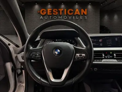 BMW Serie 1 2021 · foto 8