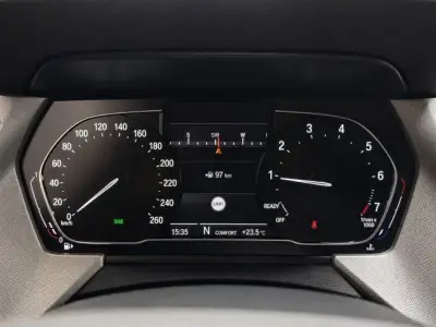 BMW Serie 1 2021 · foto 9