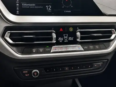 BMW Serie 1 2021 · foto 11