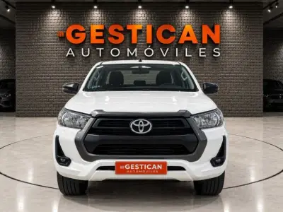 Toyota Hilux 2022 · foto 3
